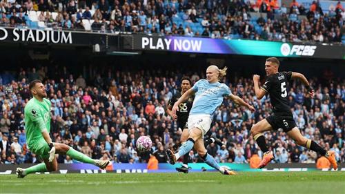 Manchester City đấu với Burnley