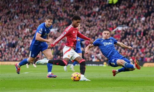 Manchester United đấu với Everton