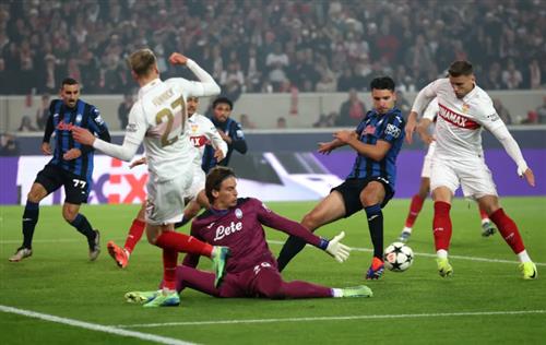 Stuttgart đấu với Atalanta