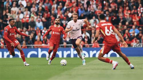 Liverpool đấu với Brentford