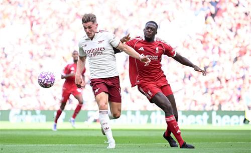 Liverpool đấu với Arsenal