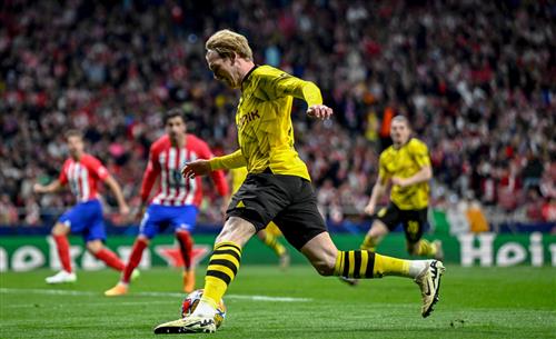 Atletico Madrid đấu với Borussia Dortmund