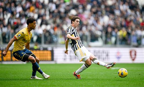 Juventus đấu với Genoa