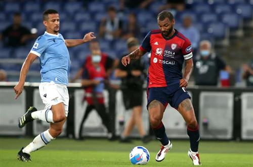Cagliari đấu với Lazio