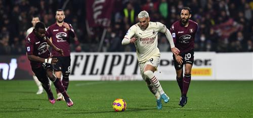 Salernitana đấu với AC Milan