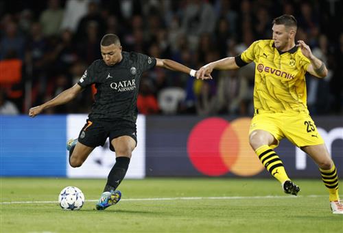 Dortmund đấu với Paris Saint Germain