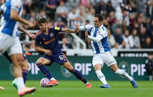Newcastle United đấu với Espanyol