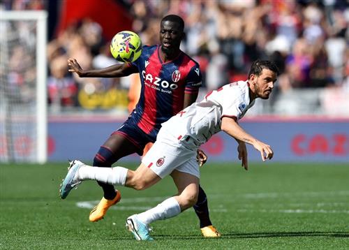 Bologna đấu với AC Milan