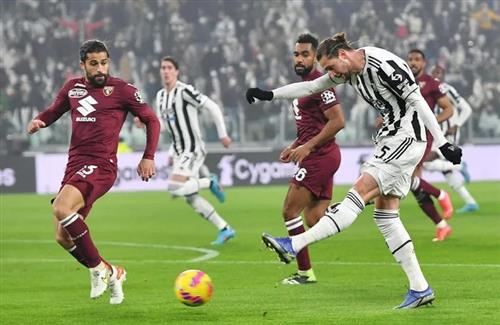Turin đấu với Juventus