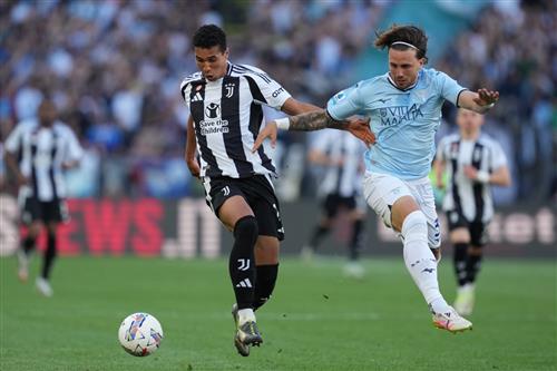 Lazio đấu với Juventus