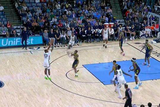 Kẻ hèn nhát đã ghi được 15 điểm khi bắn 5/6 trong hiệp thứ ba. Grizzlies dẫn đầu Pacers với 43 điểm trong hiệp đấu và 19 điểm.