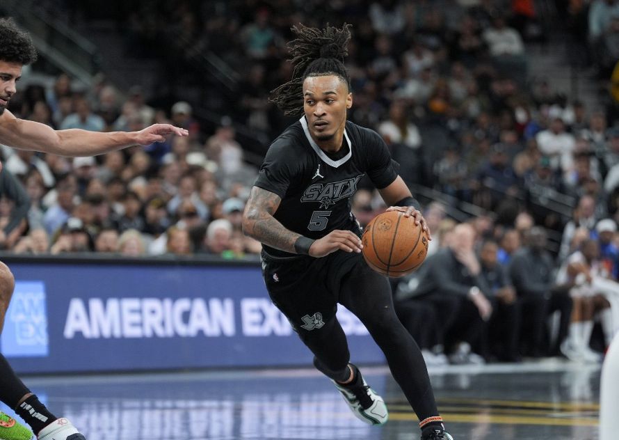 Người hùng của trận playoff! Castle thực hiện 5 trong số 12 cú sút và ghi được 16 điểm, 5 rebound và 6 kiến tạo.