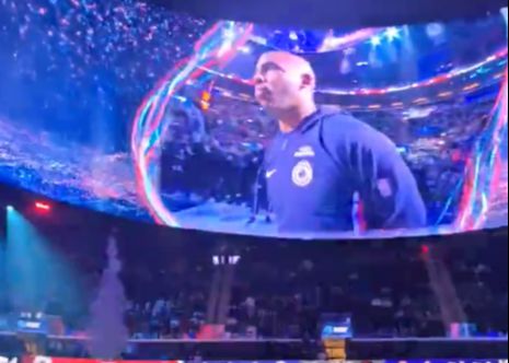 Chơi lại cho Clippers trên sân nhà, người hâm mộ đã dành cho Paul những tiếng reo hò chói tai