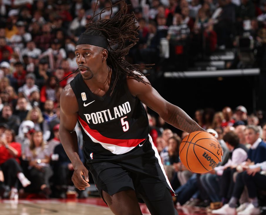 Trail Blazers đã ghi được 8 quả ba điểm trong hiệp hai để giữ vững tỷ số. Holiday & Reese đã kiếm được 7/7 từ bên ngoài chỉ trong một quý.