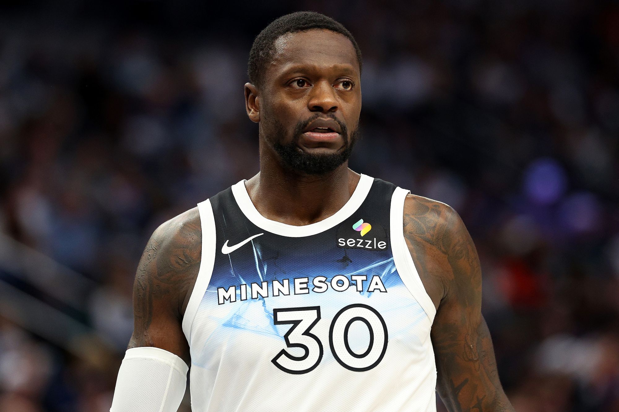 Edwards thực hiện 1/8 quả trong hiệp, Reed và Randle phối hợp ghi 33 điểm để dẫn đầu đội.