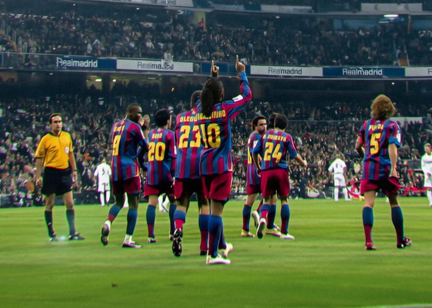 Ronaldinho đăng ảnh chiến thắng ở Bernabeu 20 năm trước để hâm nóng trận El Clasico