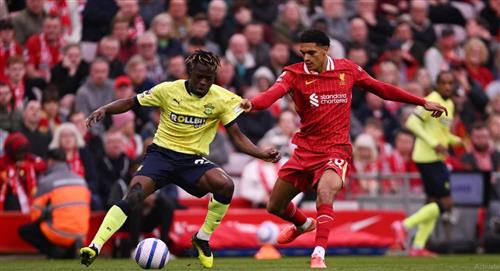 Liverpool đấu với Southampton