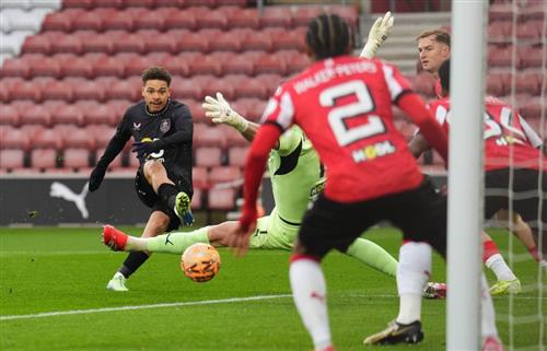 Southampton đấu với Burnley