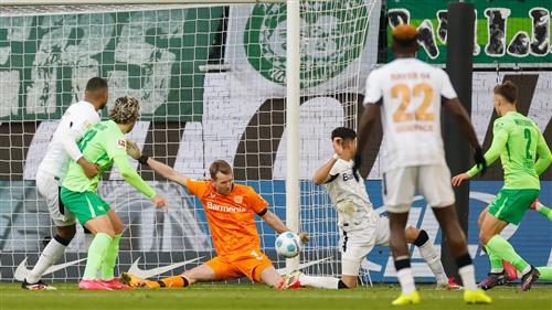 Wolfsburg đấu với Bayer Leverkusen