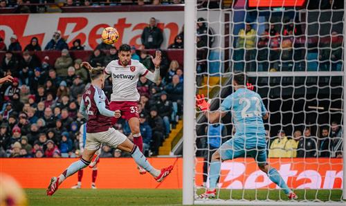 Aston Villa đấu với West Ham United