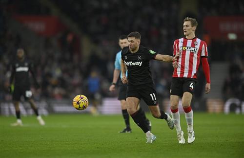 Southampton đấu với West Ham United