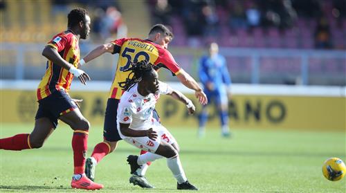 Lecce đấu với Monza