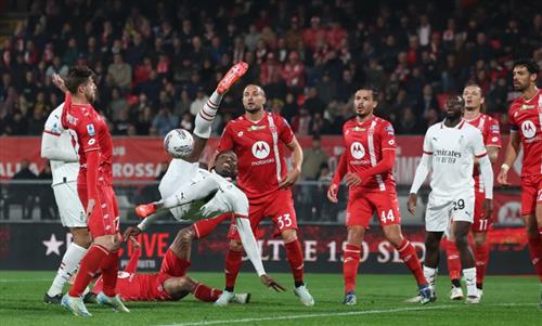 Monza đấu với AC Milan