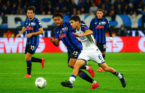Atalanta đấu với Hellas Verona