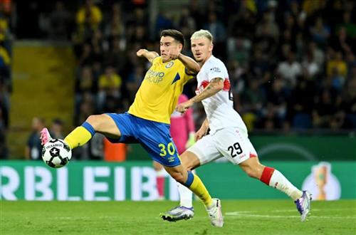 Braunschweig đấu với Stuttgart