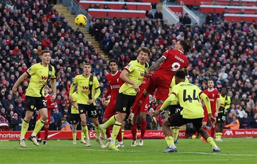 Liverpool đấu với Burnley
