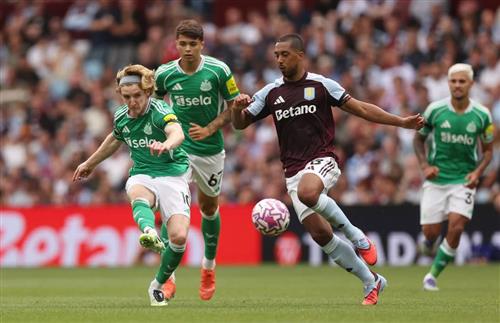 Aston Villa đấu với Newcastle United
