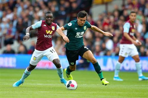 Burnley đấu với Aston Villa