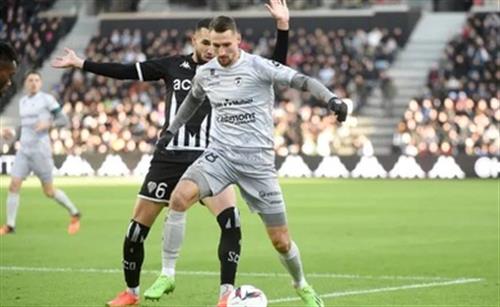 Clermont đấu với Angers