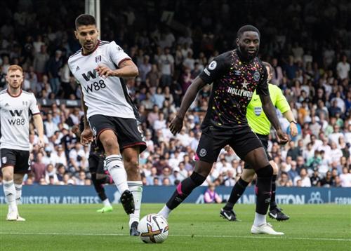 Brentford đấu với Fulham