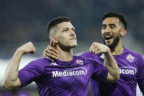 Fiorentina đấu với Bologna