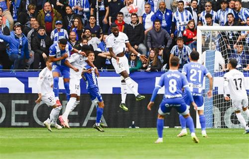 Alaves đấu với Real Madrid