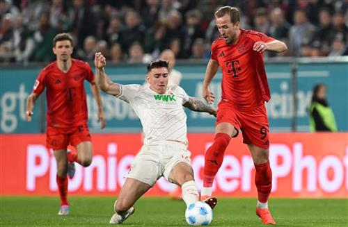 Augsburg đấu với Bayern Munich