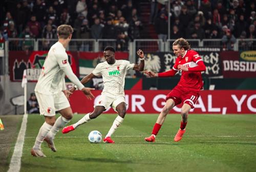 Augsburg đấu với Stuttgart