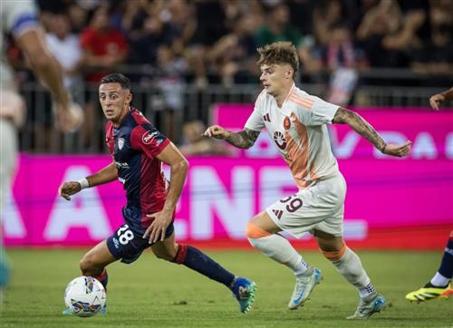 Cagliari đấu với Roma