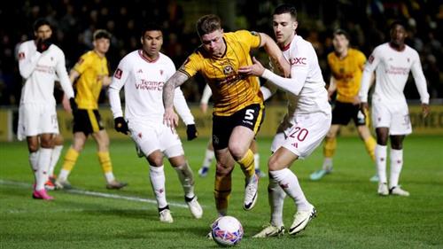 Quận Newport vs Manchester United