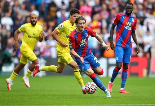 Brentford đấu với Crystal Palace