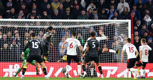 Southampton đấu với Aston Villa