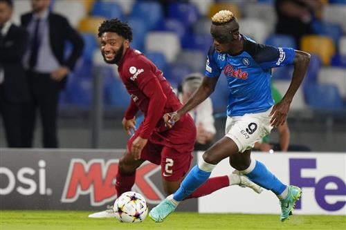 Liverpool đấu với Napoli