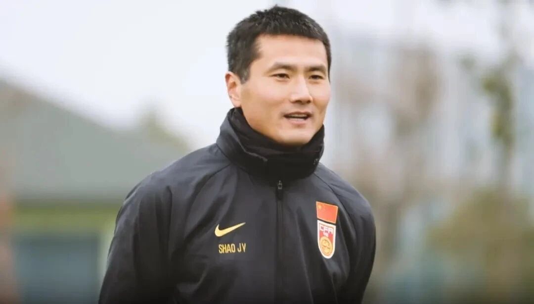 Phóng viên: Shao Jia được cho là sẽ dẫn dắt Guoan, nhưng một cầu thủ kỳ cựu đã bày tỏ sẵn sàng trở lại đội tuyển bóng đá quốc gia cho Shao Shuai.
