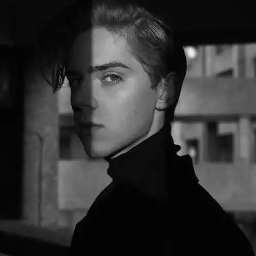 6686体育铁牌作者Claire