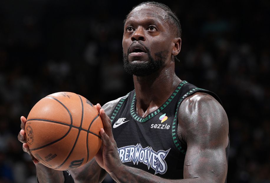 Tình trạng cạnh tranh tuyệt vời! Randall đã ghi được 11 điểm khi bắn 4/7 trong quý đầu tiên, ghi được con số gấp đôi chỉ trong một quý.