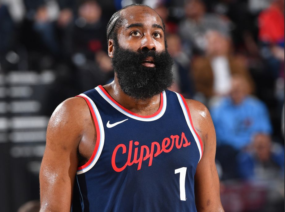 Chúc mỗi người một trận đấu vui vẻ! Harden & Collins ghi được 37 điểm trong hiệp một và giúp đội duy trì vị trí dẫn đầu.