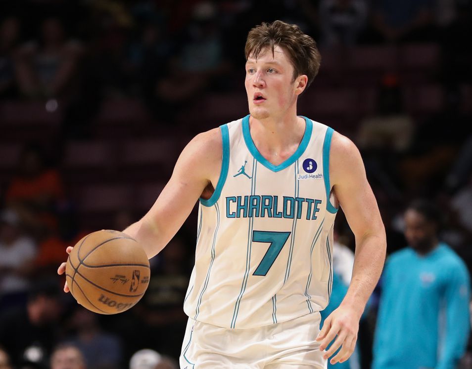 Một nửa sân của đội chủ nhà! Knipel mời 2.000 bạn bè đến xem anh chơi Bucks