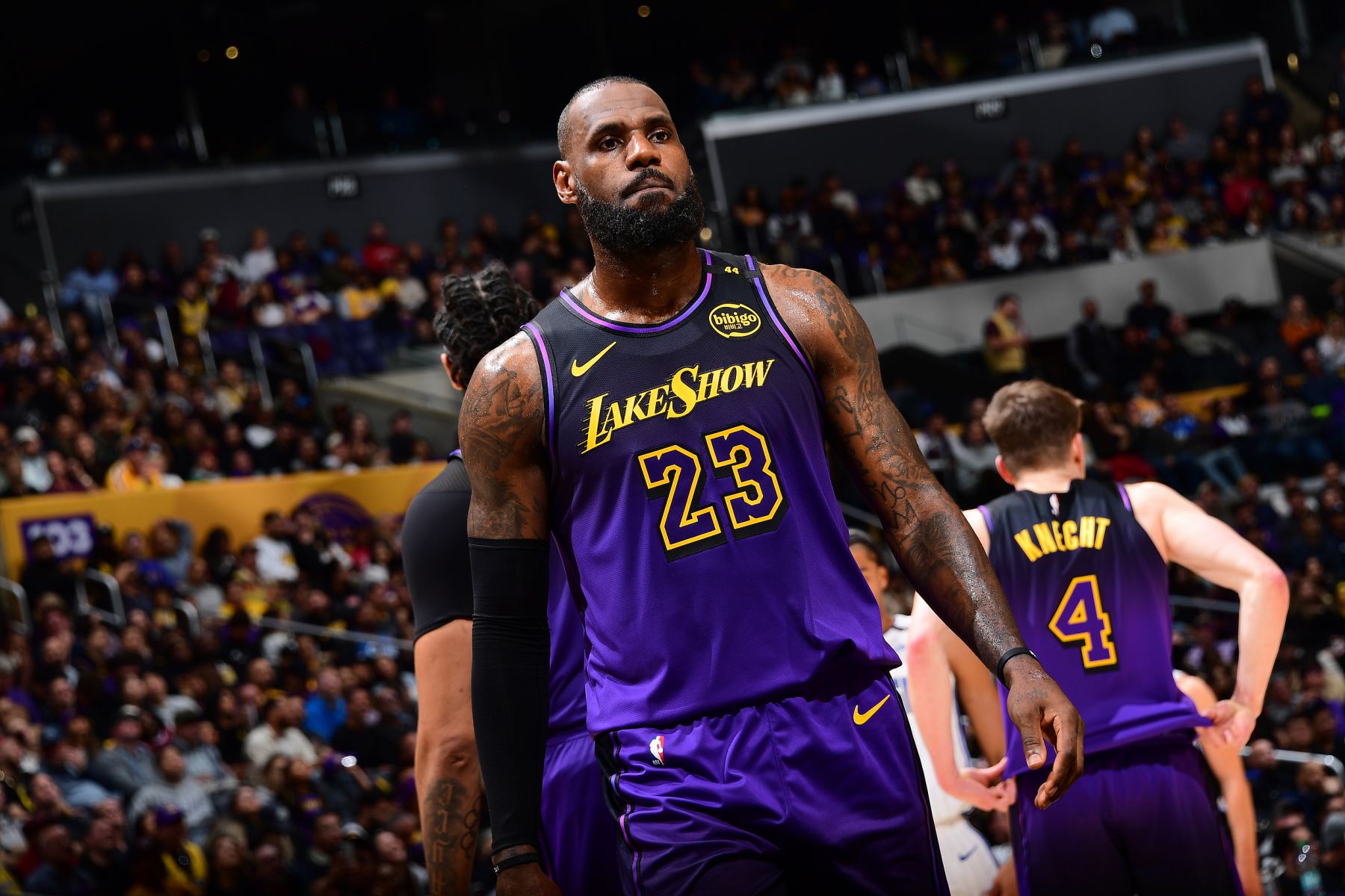 Shams: Lakers đã triệu hồi James khỏi Development League và trận ra mắt mùa giải của anh ấy sắp diễn ra